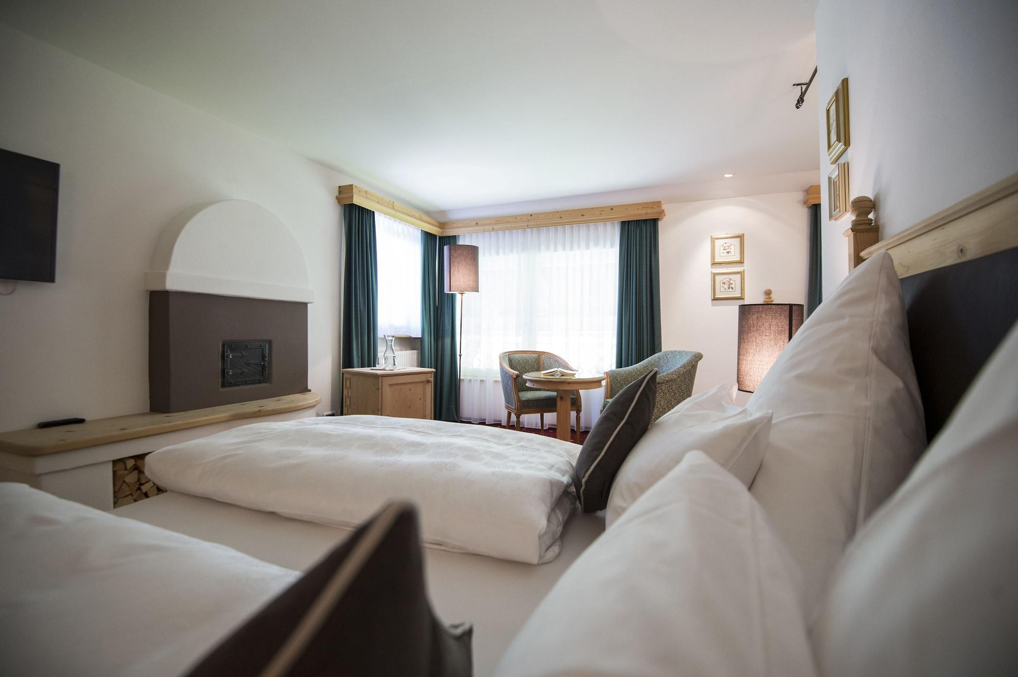 Hotel Acadia - Adults Mountain Home Selva di Val Gardena Luaran gambar