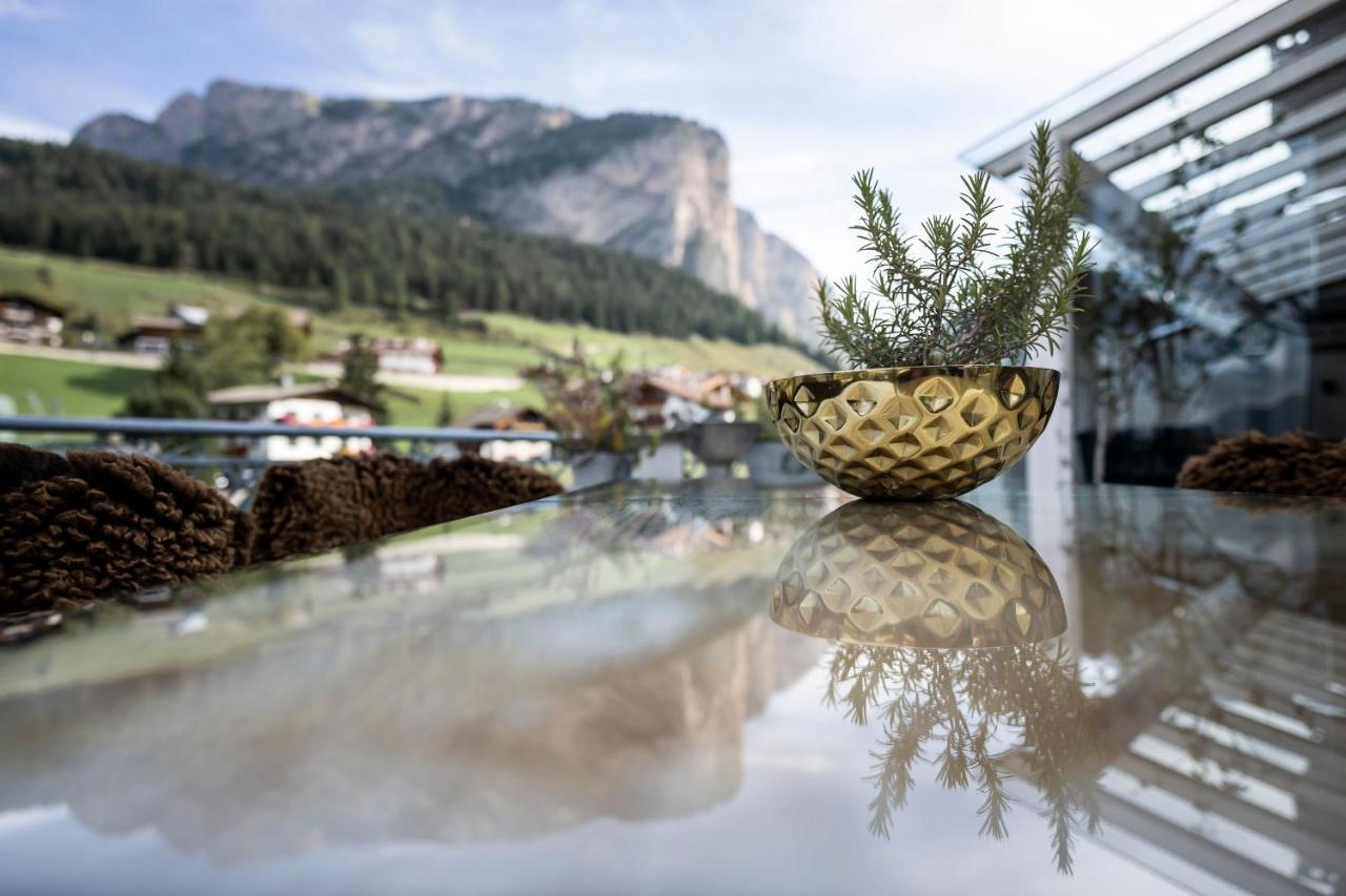 Hotel Acadia - Adults Mountain Home Selva di Val Gardena Luaran gambar